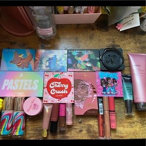 MAKEUP BUNDLE NEVER USED